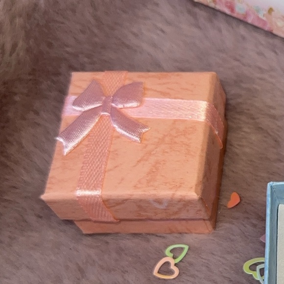 Mother’s Day Gift Necklace- Heart Shaped Flower Mom Pendant & Butterfly Gift Box - Picture 9 of 12